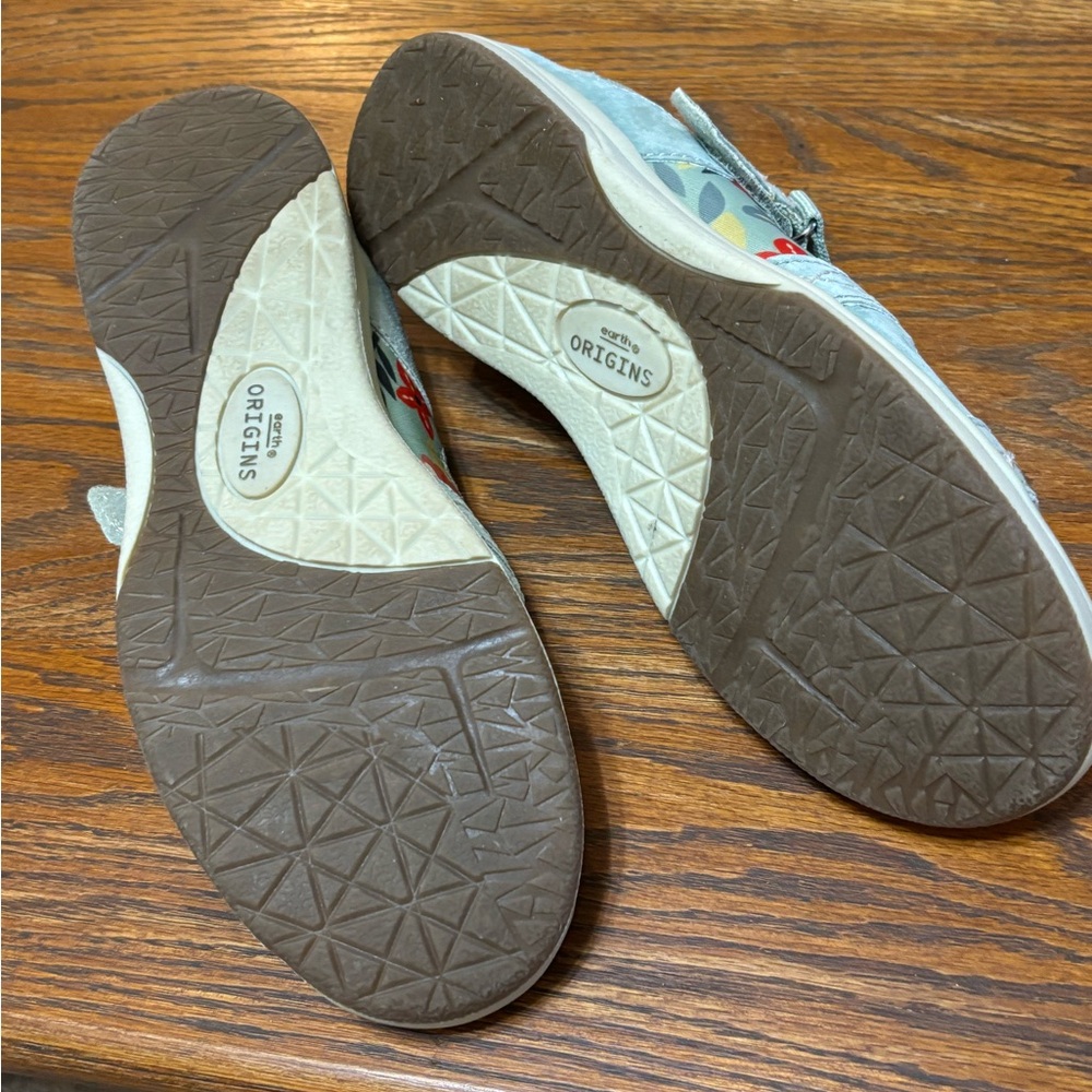 Earth Origins Effie Blue Suede Fisherman Sport Sandals With Floral Accent.Sz 8.5 - Picture 6 of 14